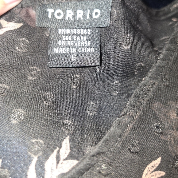 Torrid 6x Black Sheer Floral Blouse Top - Picture 3 of 4